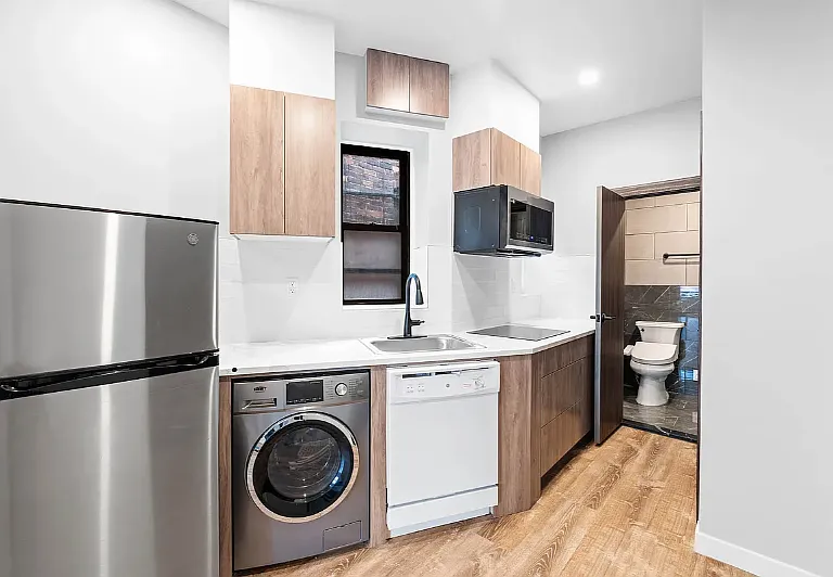 437 W 46th St #5F — Photo 3