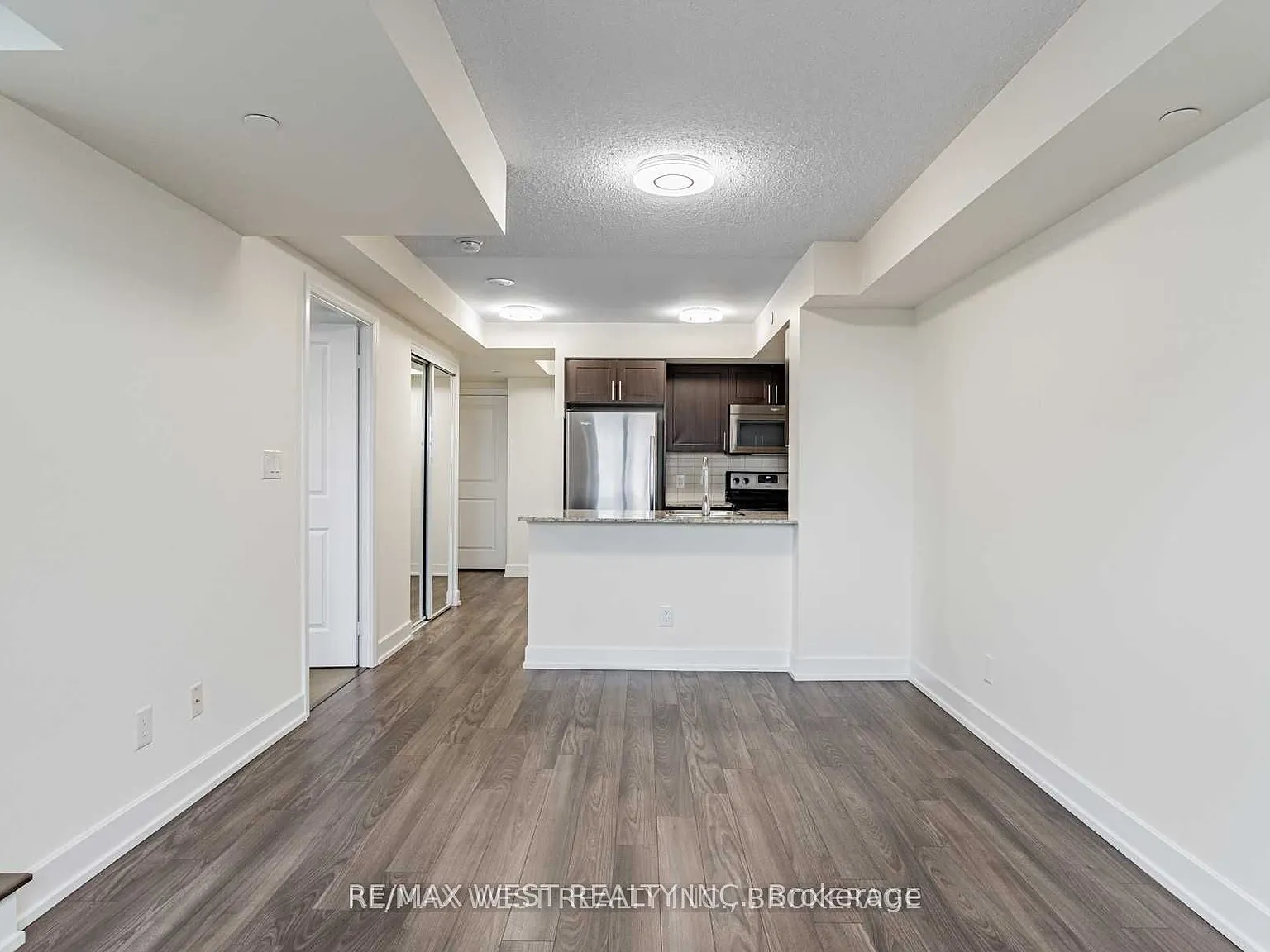 6 Eva Rd — Photo 3