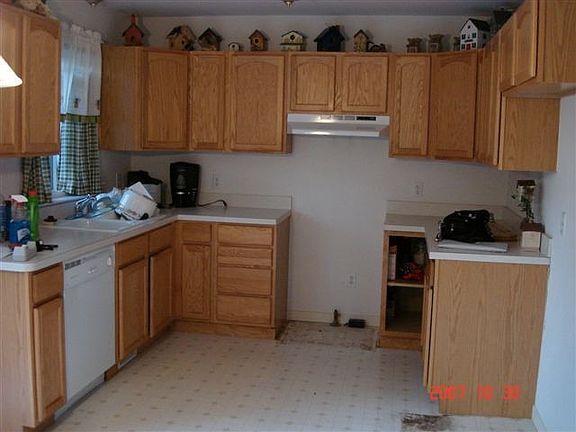 3rd image of 230 Highgate Ave