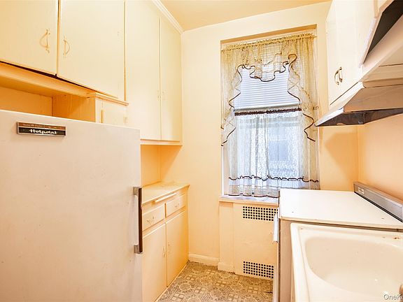 3rd image of 3321 Bruckner Boulevard #4M