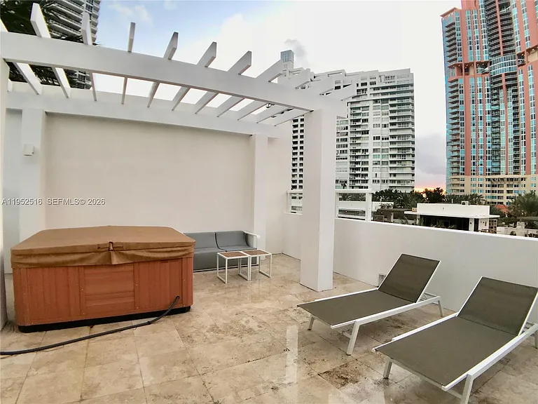 50 S Pointe Dr #LOFT4 — Photo 20