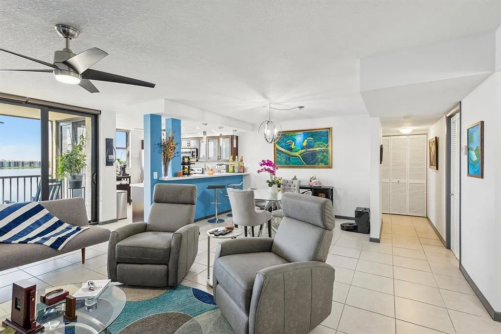 2 bed, 2.0 bath, 1250 sqft, $2,400 — Photo 1