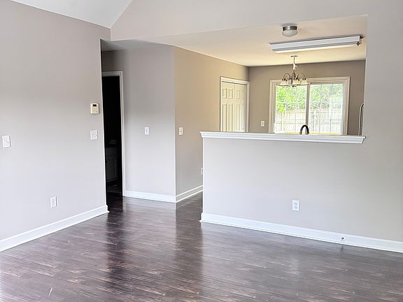 2nd image of 1117 Summerville Cir