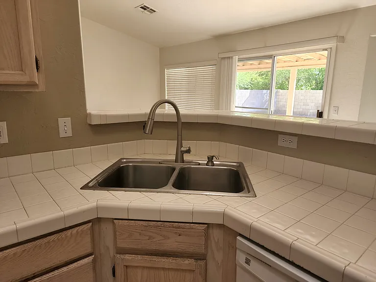 1126 W Grand Caymen Dr — Photo 18