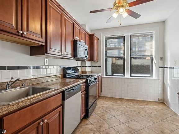 2nd image of 463 Pavonia Ave Floor 2