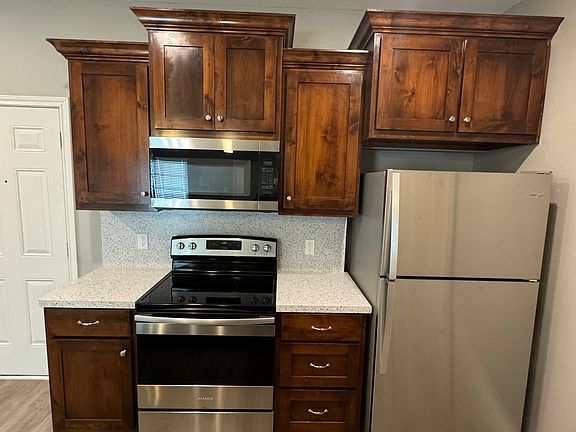 4th image of 559 Ivy Ln