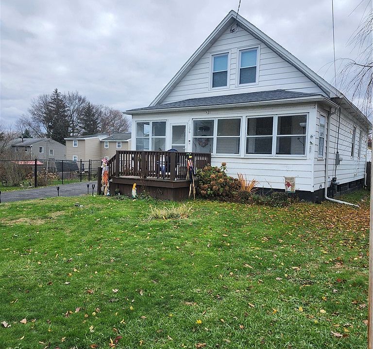 1st image of 106 Laurel Ave