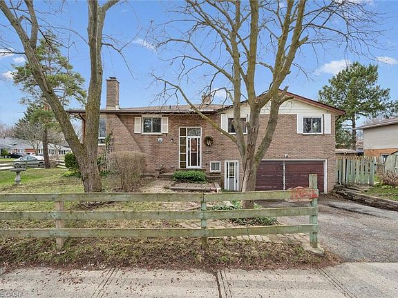 2nd image of 3 Inadale Ct