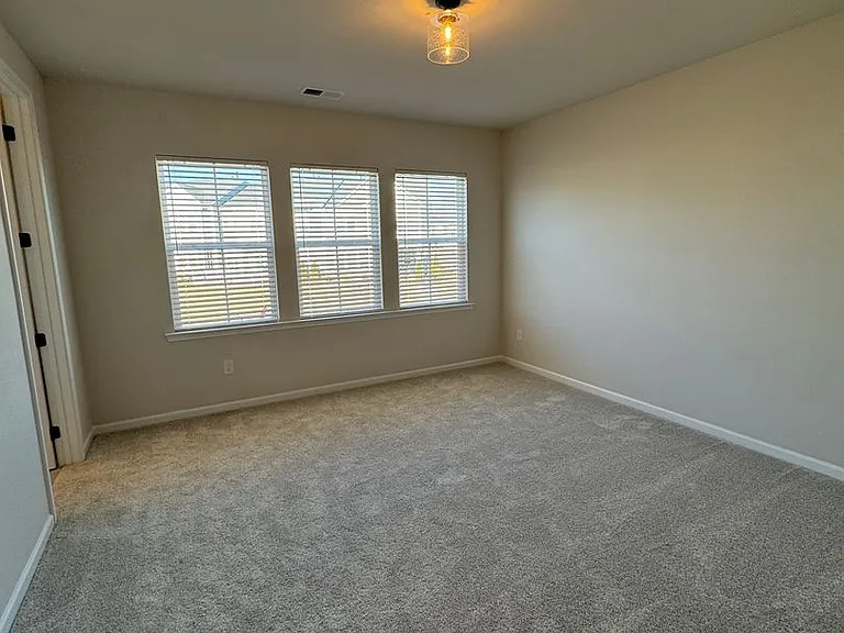 8911 Nettleton Ave — Photo 15