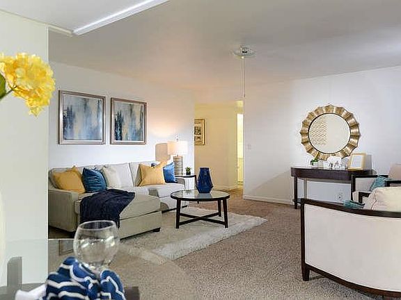 3rd image of 869 Lonna Ln