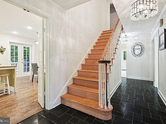 3rd image of 9437 Tobin Cir
