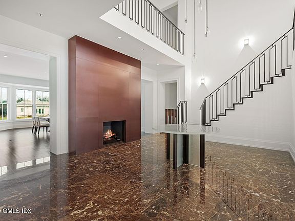 4th image of 8 Old Round Hill Ln