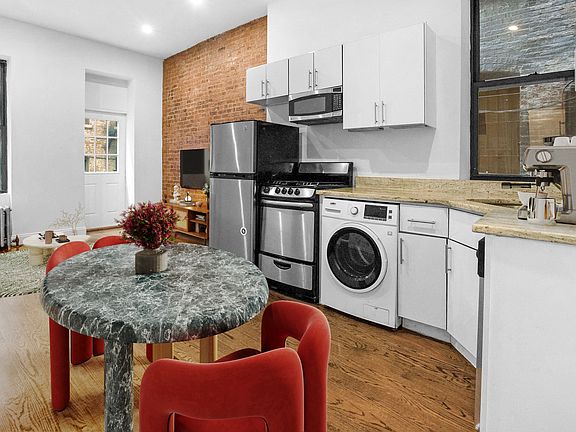 3rd image of 206 W 88th St #1D