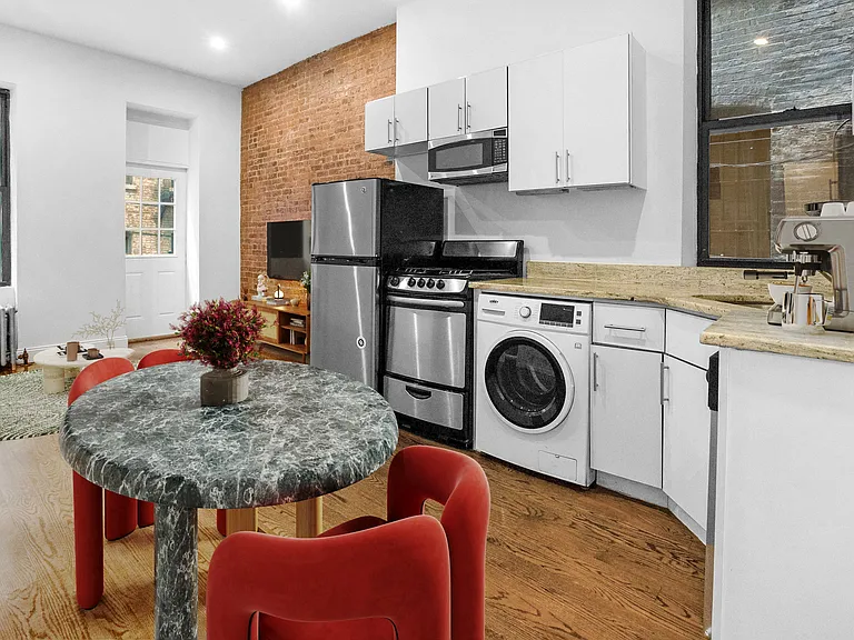 206 W 88th St #1R — Photo 2