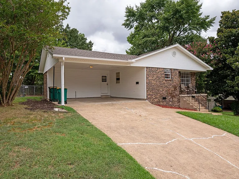 1320 Northpoint Cir — Photo 17
