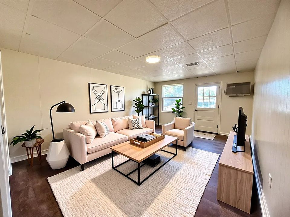 1st image of 702 E Willow St APT 109