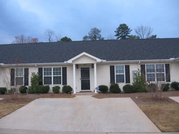 207 Shamrock Dr, Greenwood, SC 29649