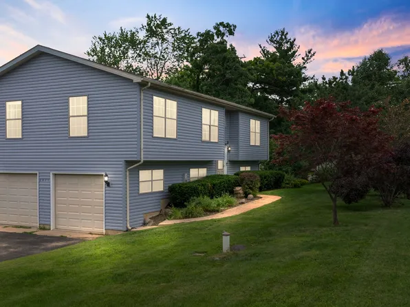 2611 Drucker Ln, McHenry, IL 60051