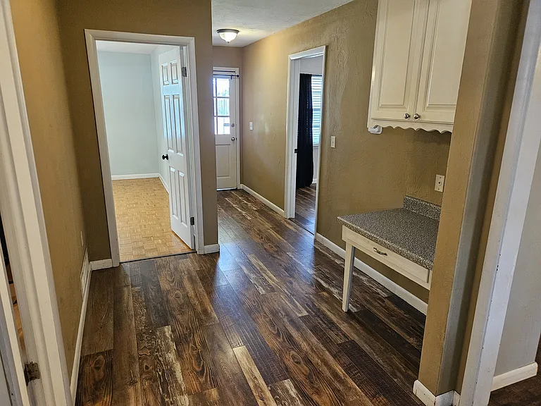 641 W Beam Ave — Photo 8