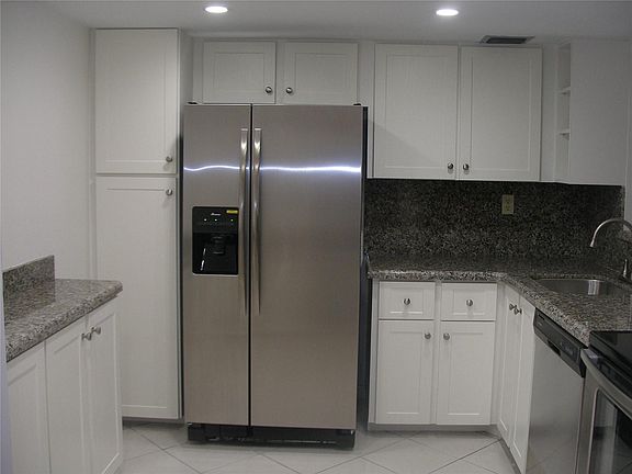 3rd image of 2625 Collins Ave #3XX