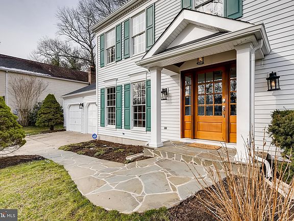 3rd image of 322 Red Magnolia Ct