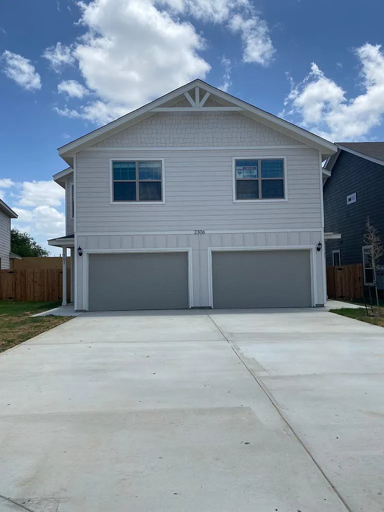 3 bed, 2.5 bath, 1357 sqft, $1,520 — Photo 1