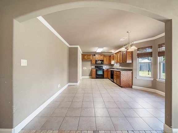 3rd image of 2701 Trailwood Dr