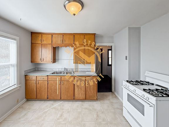 3rd image of 1822 Superior Ave #1822A