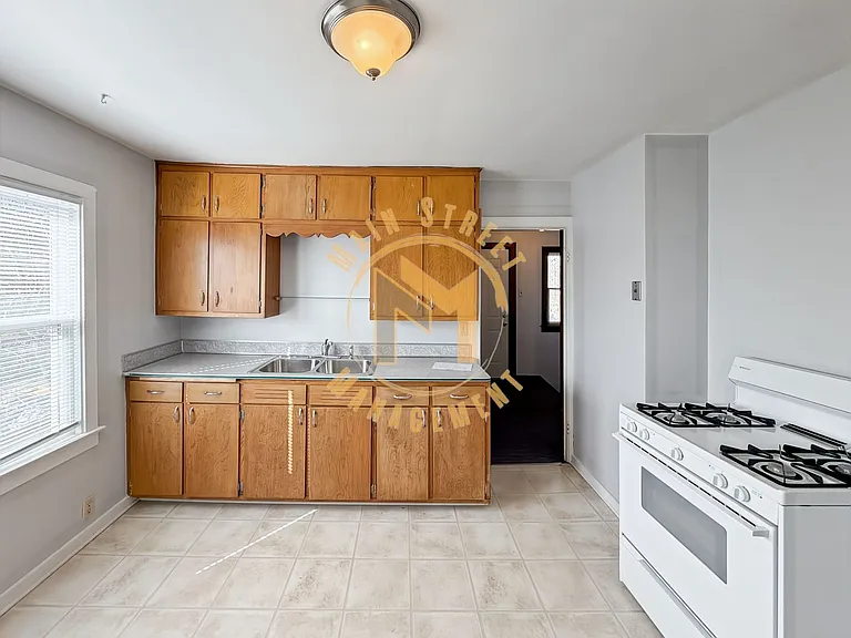 1822 Superior Ave — Photo 3
