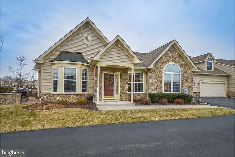 1st image of 138 Willow Dr
