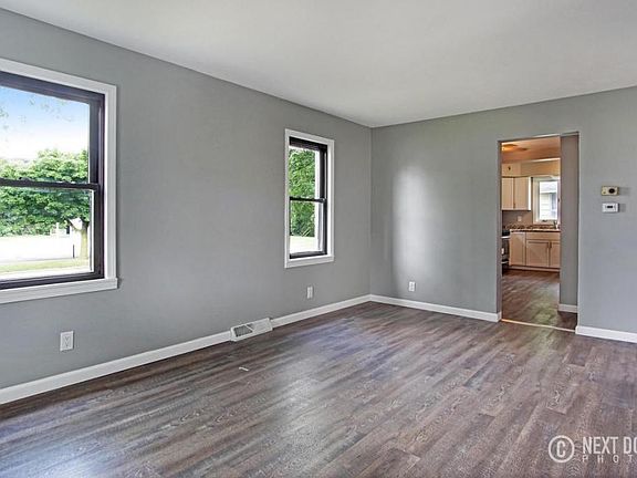 4th image of 1303 Sheridan Ave