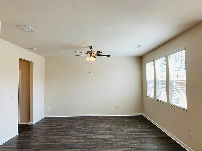 49 Lauritsen Way — Photo 12
