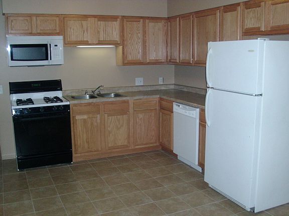 4th image of 3010 Byron Center Ave SW #202