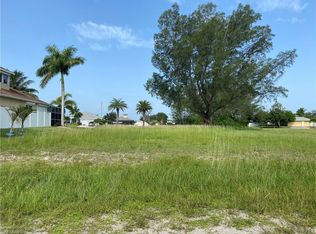 902 NW 37th Pl, Cape Coral, FL 33993