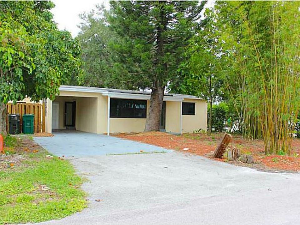 1st image of 4572 SW 24th Ave