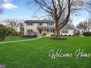 2 Springwood Dr, West Windsor, NJ 08550
