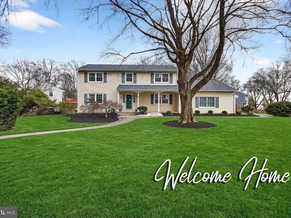 2 Springwood Dr, West Windsor, NJ 08550