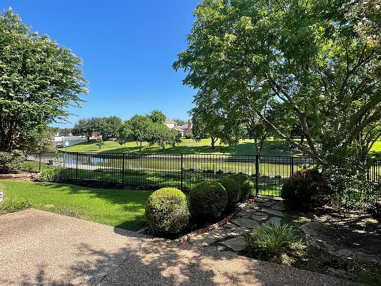 425 Waterside Dr — Photo 16