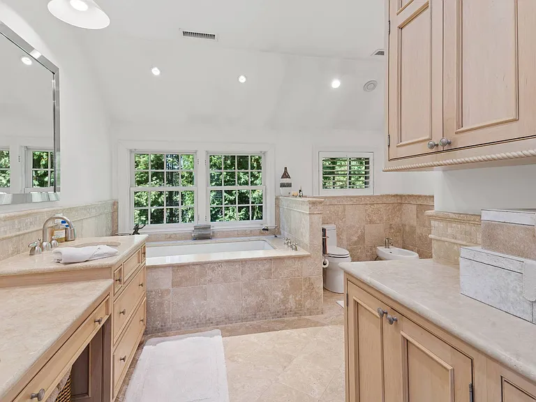 Mecox Bay Ln — Photo 17