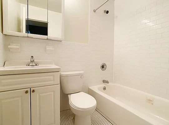 Rented by City Connections Realty | media 16