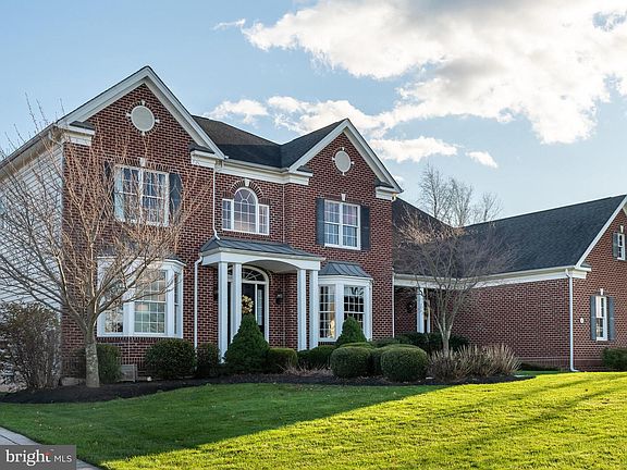 2nd image of 112 Oriole Ln