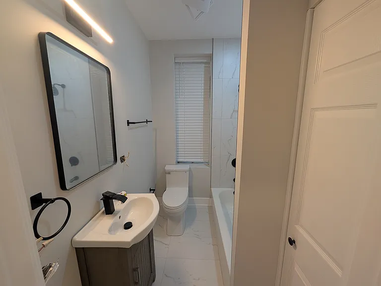 916 N Noble St #2F — Photo 14