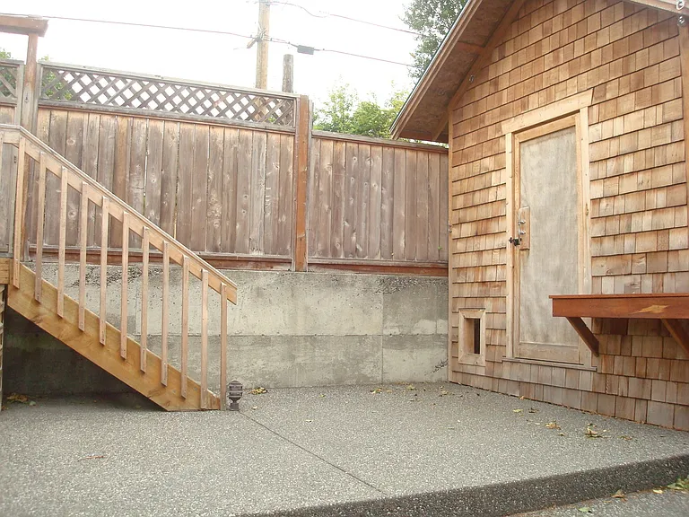 807 12th St — Photo 5