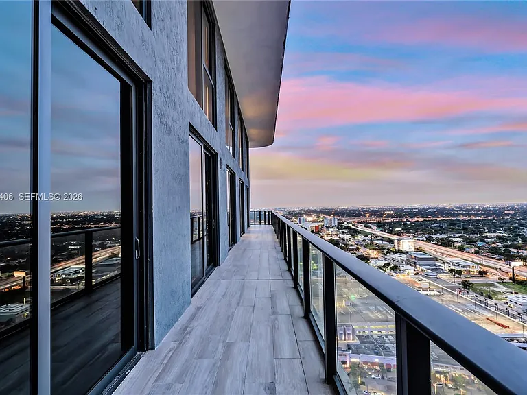 121 NE 34th St #Penthouse 3217 — Photo 36