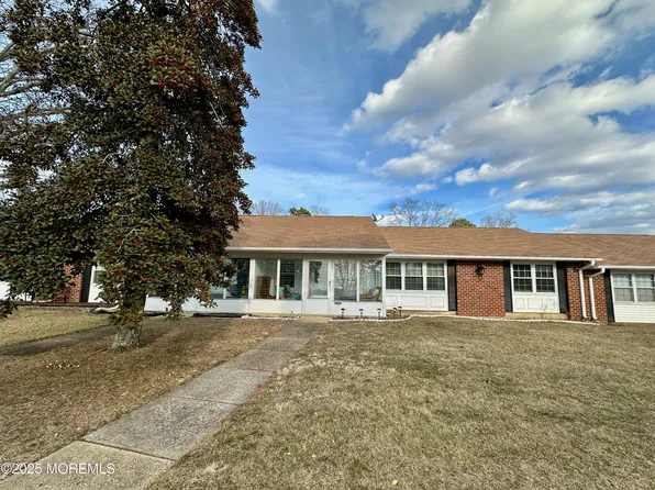 936B Thornhill Court, Lakewood, NJ 08701