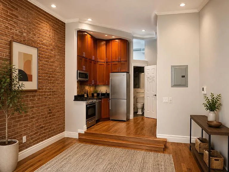234 W 14th St #R2B — Photo 1