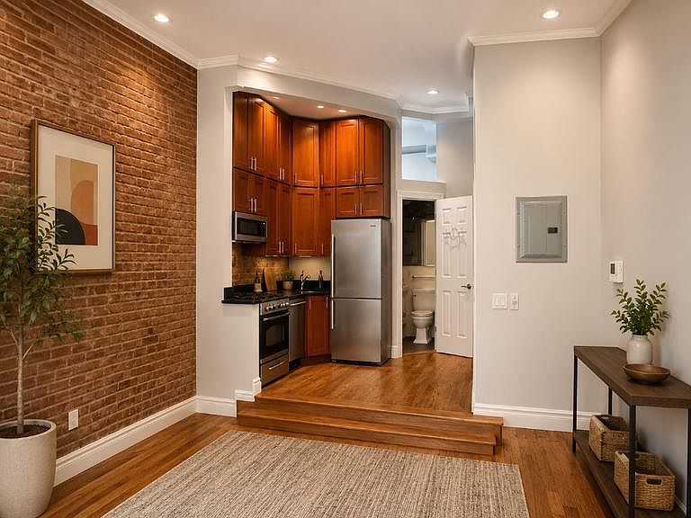 1st image of 234 W 14th St #R2b