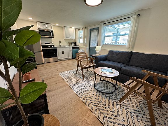 5th image of 1076 Philippe Pkwy #B