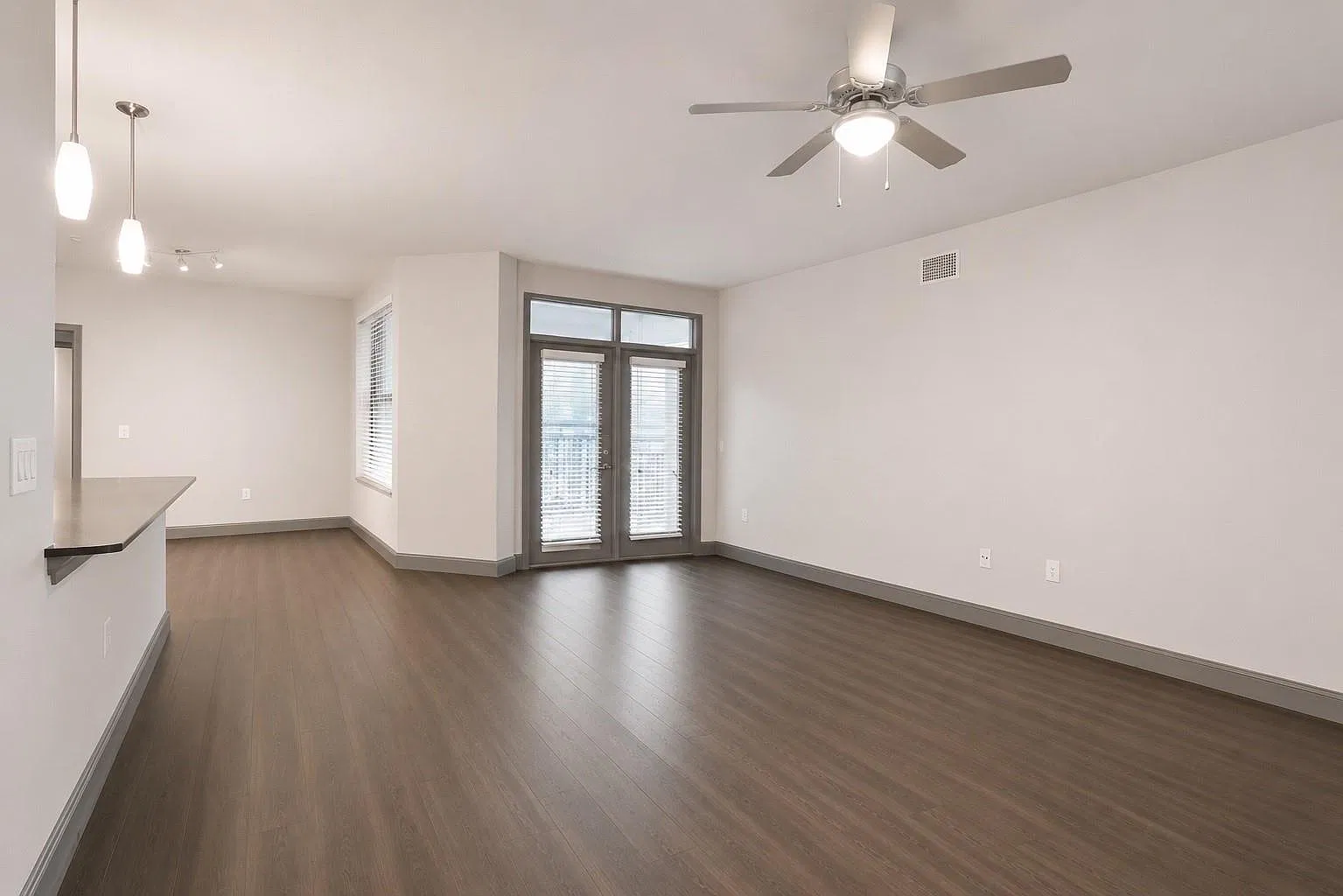 1 bed, 1.0 bath, 1133 sqft, $2,085 — Photo 3