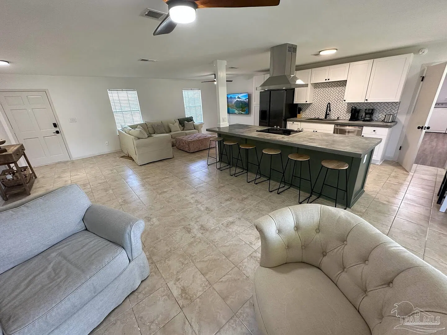 3 bed, 2.0 bath, 1502 sqft, $2,850 — Photo 3